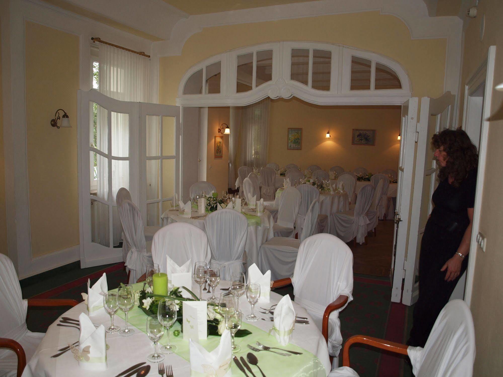 Hotel & Restaurant Bellevue Schmoelln Eksteriør billede